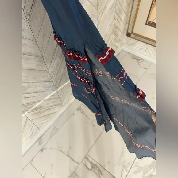 Latiste embroidered chambray maxi dress with side slits - Picture 7 of 11